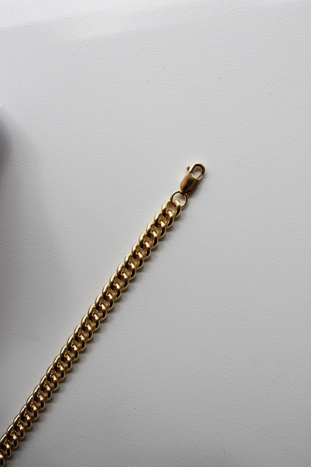 Curb Hat Chain
