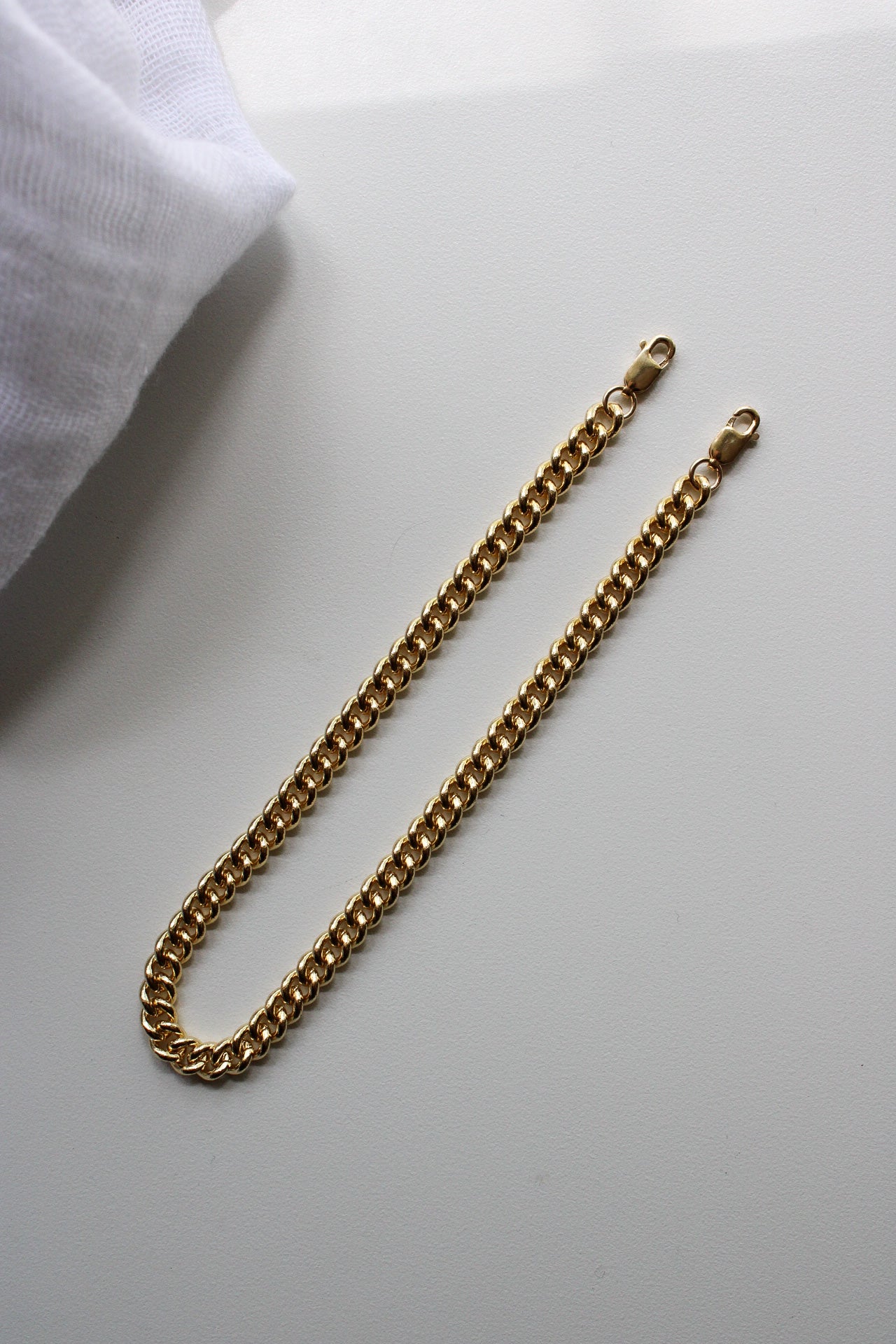 Curb Hat Chain