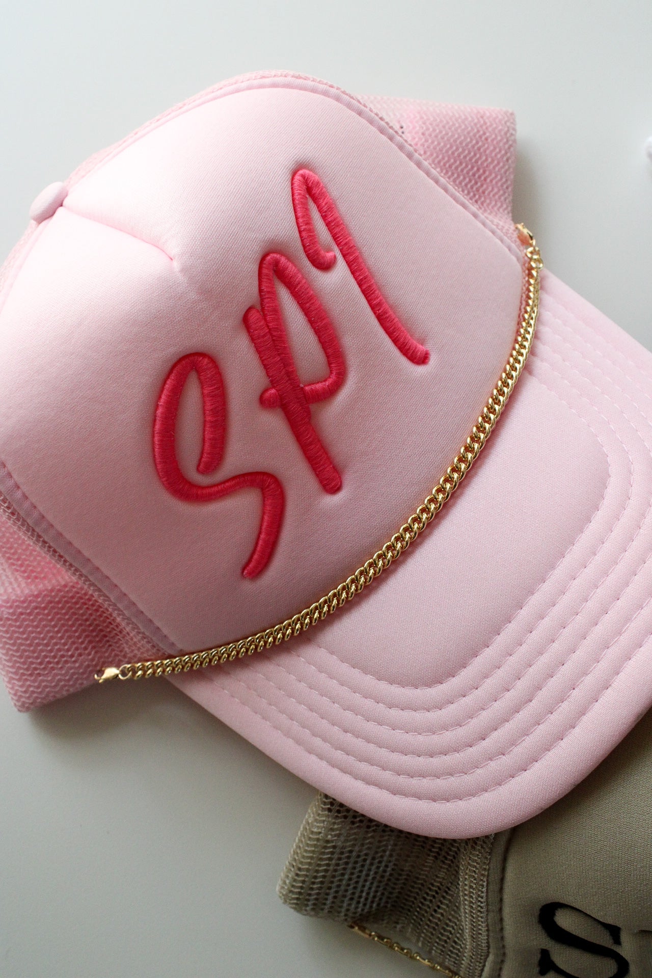 Curb Hat Chain